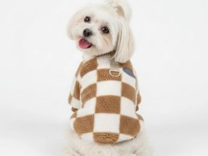 Checkered Fleece Dog Jacket – Bold Style and Warmth for Winter Walks